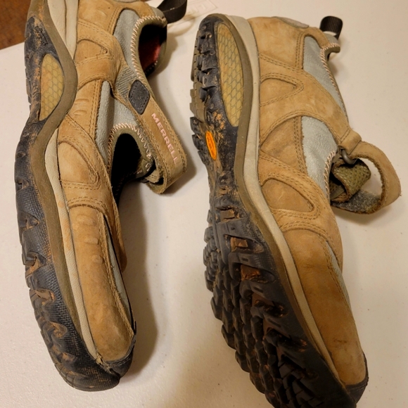 Merrell Shoes, Tam, Size 9 - Picture 2 of 3